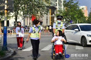 <b>邯郸市交巡警开发区一大队爱心助考暖人心</b>